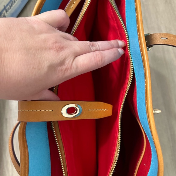 Beautiful baby blue BRAND NEW NEVER USED Dooney & Bourke long strap purse! - Picture 8 of 9